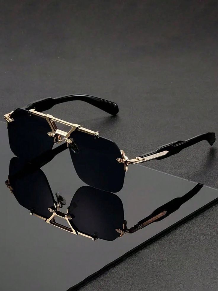 FEMORA PRIVÉ™ | Classic Signature Sunglasses